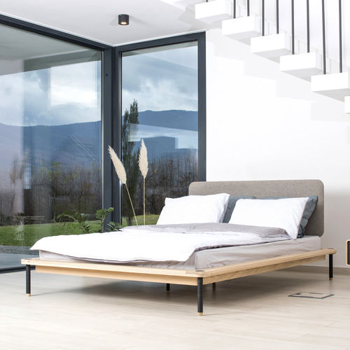 Cama de casal - FINA - Gazzda - contemporânea / com cabeceira estofada / em carvalho