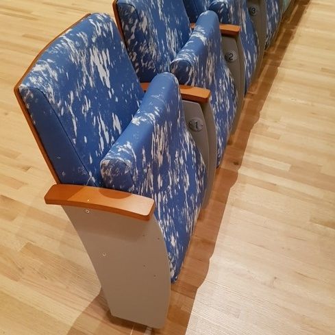 Poltrona de auditório contemporânea - Custom Made - Jezet Seating - em tecido antichama / dobrável / cinza