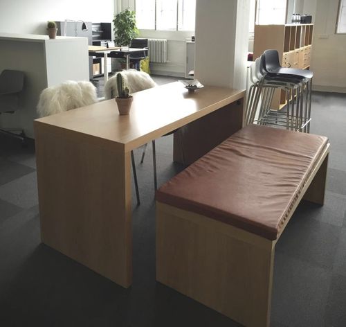 Banco contemporâneo - HIGH CUBE - cube Design - em madeira / laminado