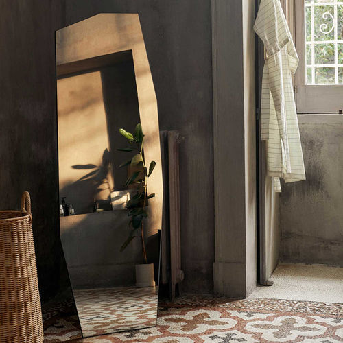 Espelho de piso - Shard - Ferm Living - contemporâneo / em aço / preto