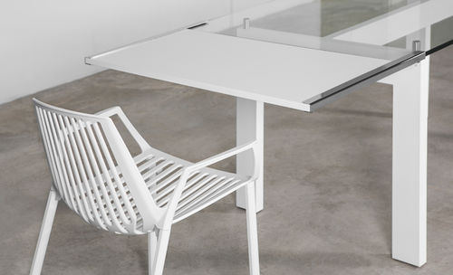 Mesa contemporânea - EXTEN - MASIS - em vidro / retangular / extensível