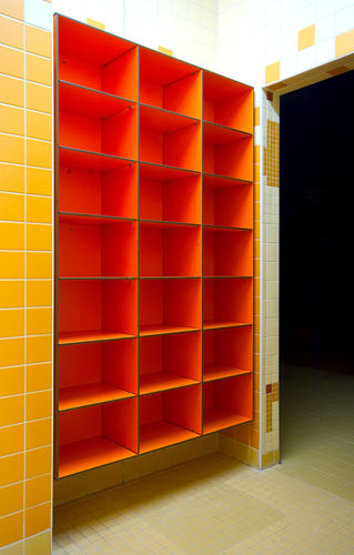 Estante para sapatos contemporânea - Frajt s.r.o. - de parede / em HPL / da linha residencial