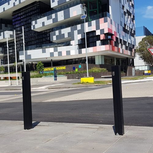 Frade balizador de proteção - SQUARE 900 - THE ITALIAN LAB SRL - removível / em chapa de aço / para ambiente externo