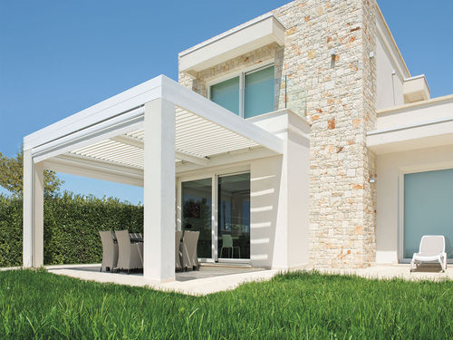 Pérgola apoiada em parede - PARTERRE : FLAP - Frigerio Living - em alumínio / com lâminas orientáveis / modular