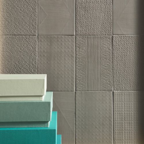 Placas de revestimento em grés porcelanato - SIGNS - 41zero42 - em cerâmica / estruturada / refletiva