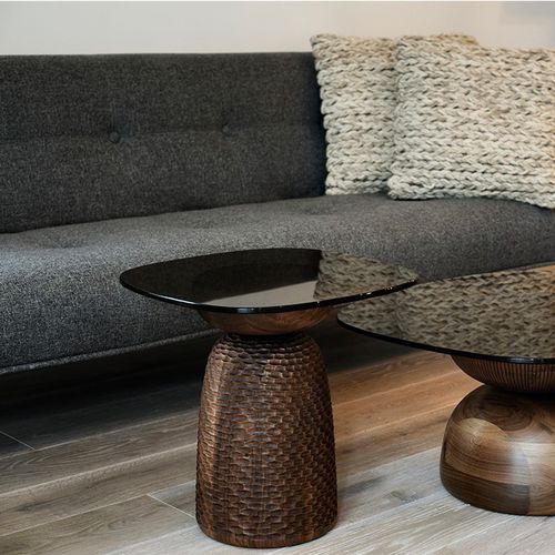 Mesa lateral contemporânea - NERA - Zanat - em nogueira / em madeira de ácer / em vidro