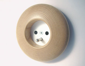 Tomada elétrica - ELO: 13010 - Realitem - de parede / em madeira / contemporânea