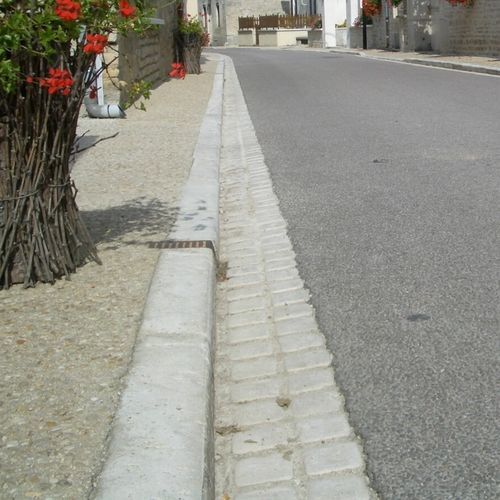 Calha de escoamento calcetada - CASEP - REPLIK - em concreto / para espaço público / bege