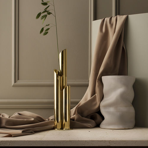 Vaso contemporâneo - Tatlin  - SKULTUNA - em latão polido / dourado