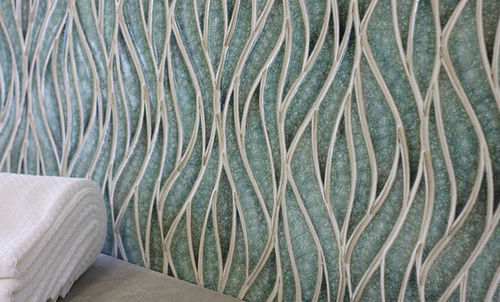 Placas de revestimento em vidro - TILE & DESIGNS - polida / para banheiro / de parede