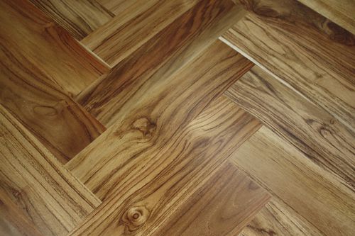 Piso estruturado - DECK HERRINGBONE: TEAK NATURAL - TEKA Parquet - em teca / chevron / oleado