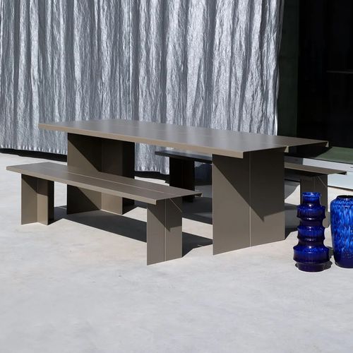 Mesa contemporânea - ZEBE - OBJEKTE UNSERER TAGE - em aço / com base em aço / retangular