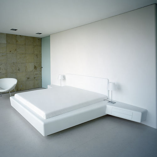 Cama de casal - WHITELINE - AMOS DESIGN - contemporânea / com cabeceira / com criados-mudos