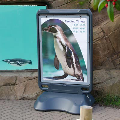 Painel informativo de parede - ADVOCATE™ WALL MOUNTED - Glasdon Group Limited - para ambiente externo / em alumínio