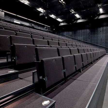 Cadeira de auditório contemporânea - PRIMO - Hamari - para ambiente interno / em compensado / em espuma