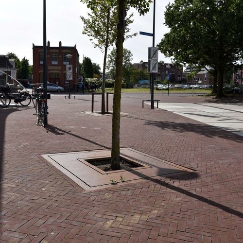Grelha arvoreira quadrada - SQUARE - CROSO FRANCE - em ferro fundido / em aço Corten