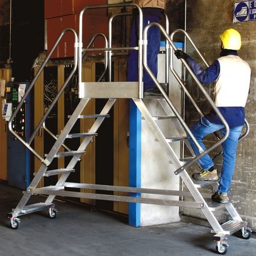 Escada com plataforma de trabalho - 7199 - Frigerio Carpenterie - de encostar / metálica / industrial