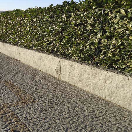 Guia de jardim - KERBS : NATURAL SPLIT GREY - DVTSTONE - em granito / linear