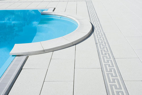 Borda de piscina em concreto - UHL
