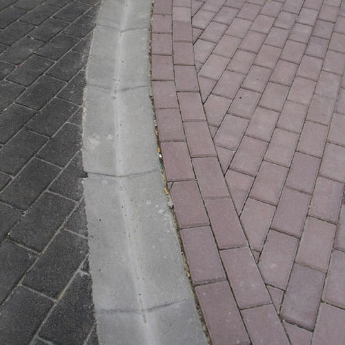 Calha de escoamento de duas águas - R4 & R4 N - Prefabricados Alberdi - em concreto / para via pública / para água pluvial