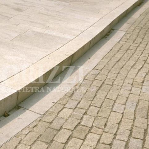 Guia de calçada - GEA'S  - ODORIZZI soluzioni in pietra - para calha de piso / em granito / linear