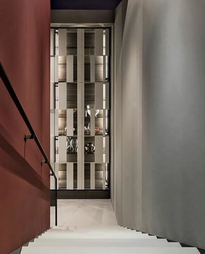 Vitrina contemporânea - HIDE - Shake Design - com pés / em vidro