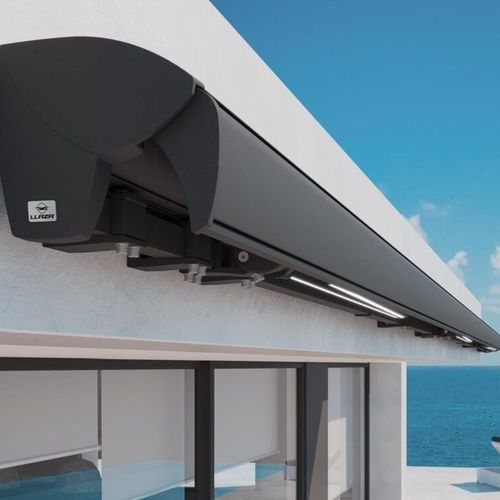 Toldo reto retrátil - Modulbox-400 Semi Box - LLAZA WORLD, S.A. - com semi-box / motorizado / para pátio