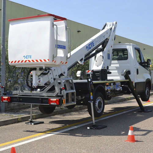 Plataforma aérea para canteiro de obras - B-LIFT 17 A+H - CTE - para ambiente externo / montada em caminhão