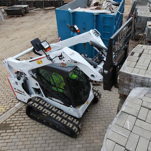 Carregadeira compacta de esteiras - T590 - BOBCAT