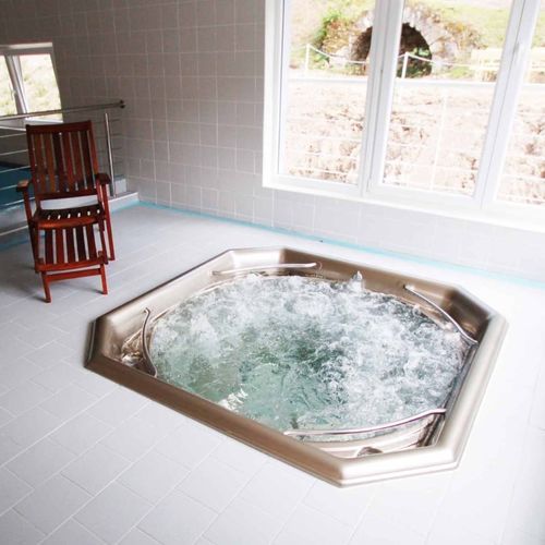 Spa acima do piso - Rondo - USSPA, s.r.o. - de embutir / quadrado / de 6 lugares