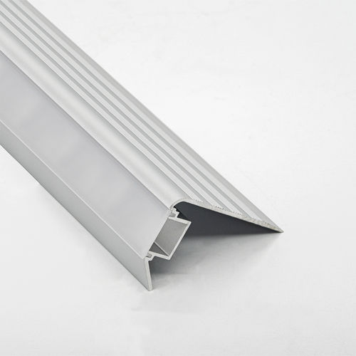 Testeira de degrau em alumínio anodizado - 30X45 - ALUMACER® - com perfil iluminado a LED