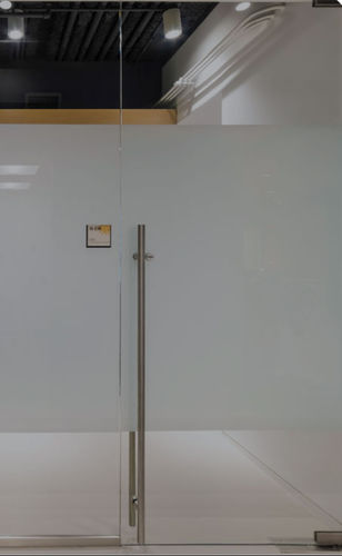 Porta interna - FRAMELESS  - CARVART - em vidro / em alumínio / pivotante