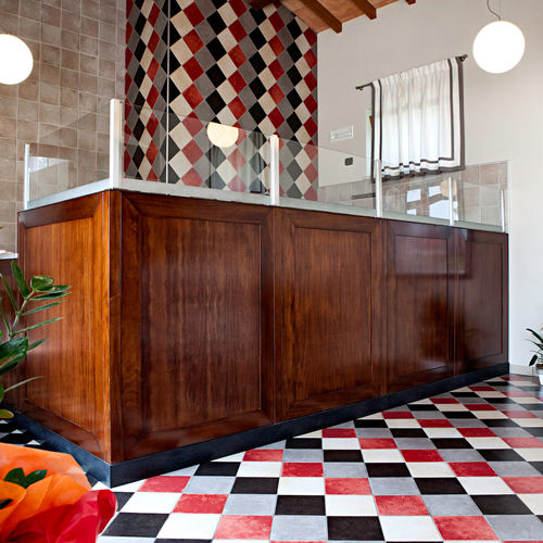 Balcão para bar - TRATTORIA E PIZZERIA SENATO  VIGASIO (VR) - Pasquini Marino - em madeira / reto