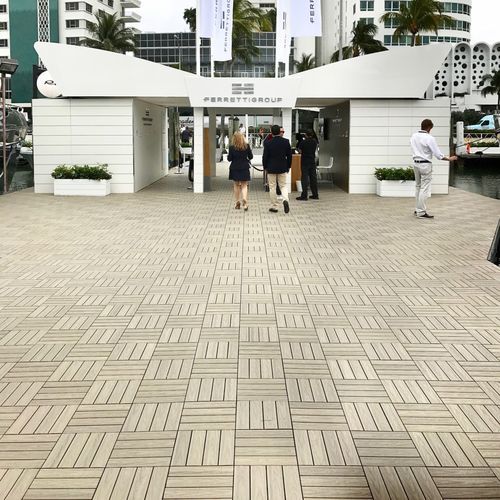 Revestimento de piso em compósito - ULTRASHIELD TILE - Déco - para ambiente externo / para beira de piscina / de jardim