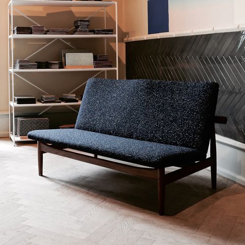 Banco estofado de design escandinavo - JAPAN - Finn Juhl - em tecido / em carvalho / em nogueira