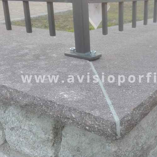 Remate superior de muro para cerca de jardim - COVERS - Avisio Porfidi S.r.l. - em pedra