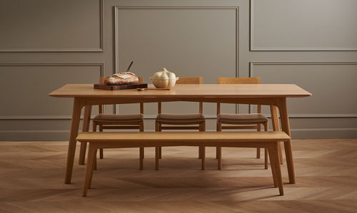 Mesa de jantar contemporânea - T107  - KASTELLA - em carvalho / em nogueira americana / em madeira de ácer