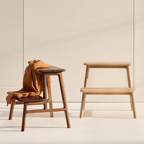 Banqueta contemporânea - The Offcuts - KASTELLA - em carvalho / em nogueira americana / com base em carvalho
