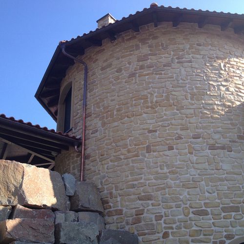 Revestimento de parede em pedra reconstituída - LIMESTONE - Wild stone - para ambiente interno / para área externa / texturizado
