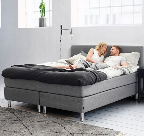 Cama de casal - FIRST CONTINENTAL - Jensen - contemporânea / estofada / com cabeceira