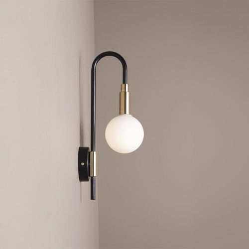 Arandela contemporânea - GLOBOS - Daniel Gallo - para ambiente interno / em latão / em vidro opalino