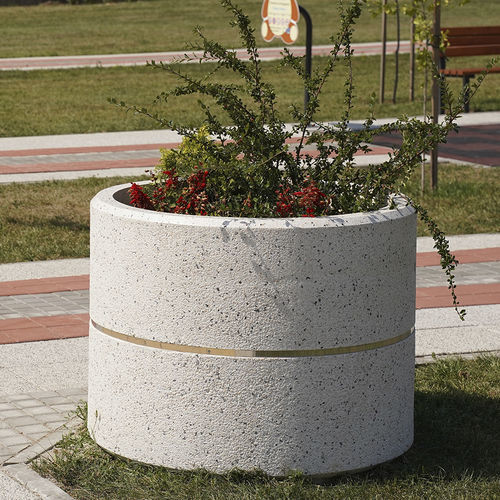 Floreira em concreto reforçado com fibras - 26 - Encho Enchev - ETE - em concreto de alto desempenho / em cromo / em mármore