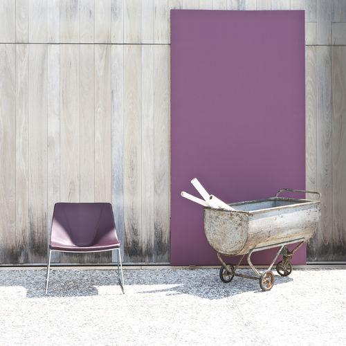 Poltrona contemporânea - ELLIPSE  - Milani - em tecido / branca / violeta