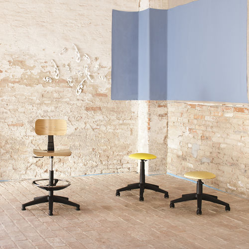 Banqueta de escritório em material plástico - TECHNO - Milani - com rodízios / estofada / com altura ajustável