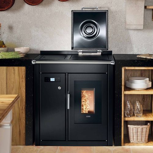 Salamandra com caldeira com placa de indução - SMART 80 BT - Klover - a pellets / 20 kW–50 kW / de instalação livre