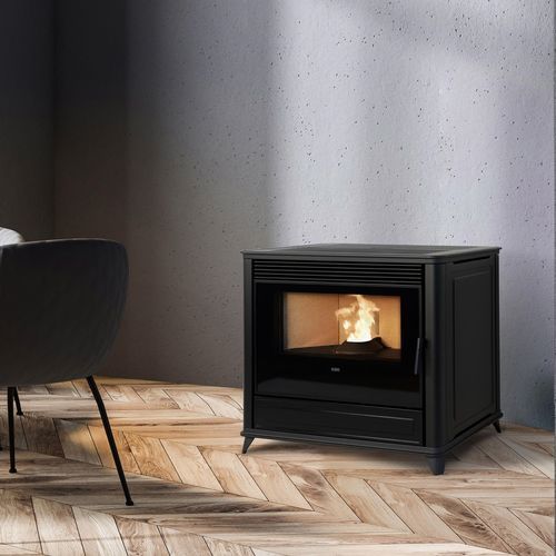 Salamandra a pellets - LADY - Klover - 10 kW–20 kW / de instalação livre / contemporânea