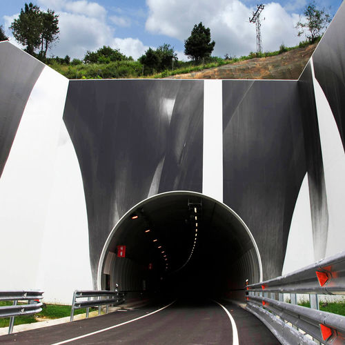Revestimento de fachada com motivos impressos - EMBOQUILLE TÚNEL CORREDOR DEL CADAGUA - Umetal - em painéis / metálico / liso