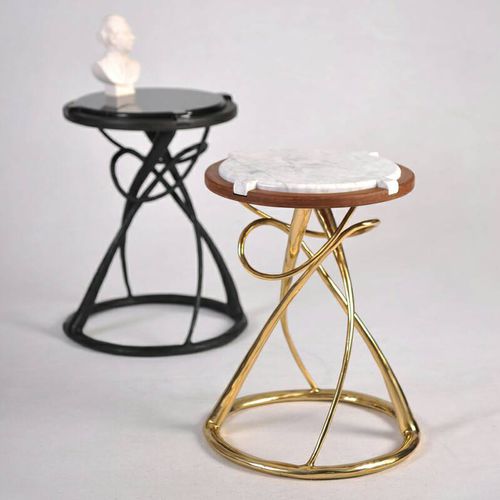 Mesa lateral de design original - HOURGLASS - MASAYA - em latão / redonda / da linha residencial