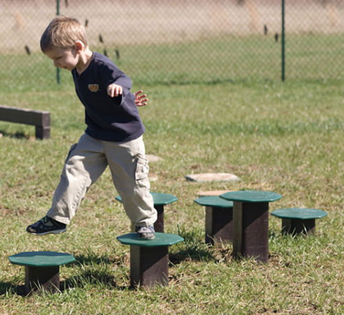 Circuito de obstáculos para parque infantil - STEPPING STOOLS - Nature of Early Play