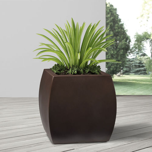 Vaso de jardim em polietileno rotomoldado - Boote - PASQUINI & BINI - quadrado / da linha residencial / marrom